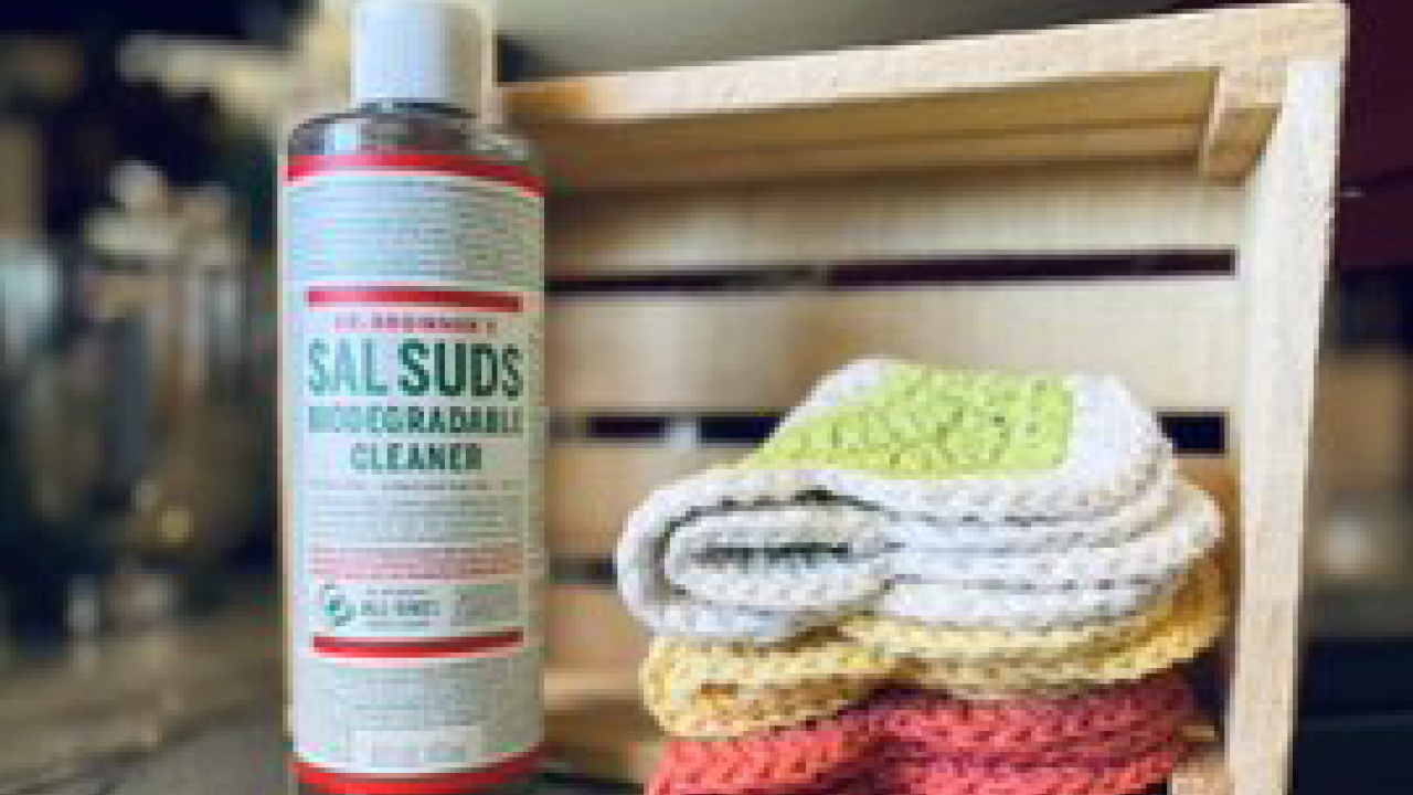 Using a Sal Suds Spray to Clean Dishes